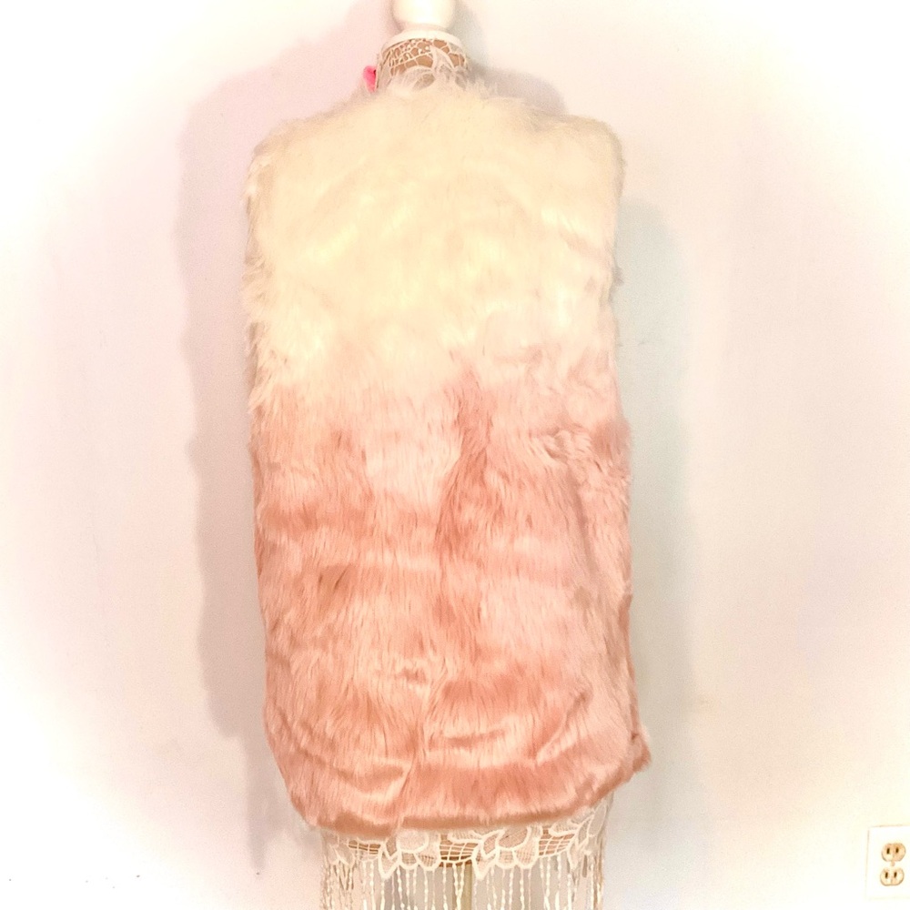 Faux Fur Vest and scarf in White and Pink - Picture 4 of 6